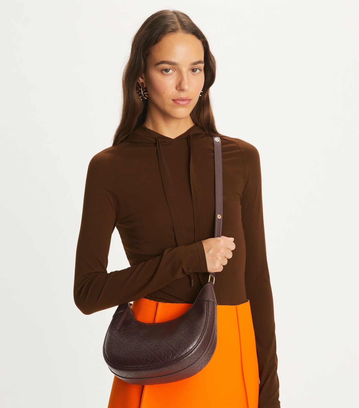 tory burch t monogram leather crescent bag
