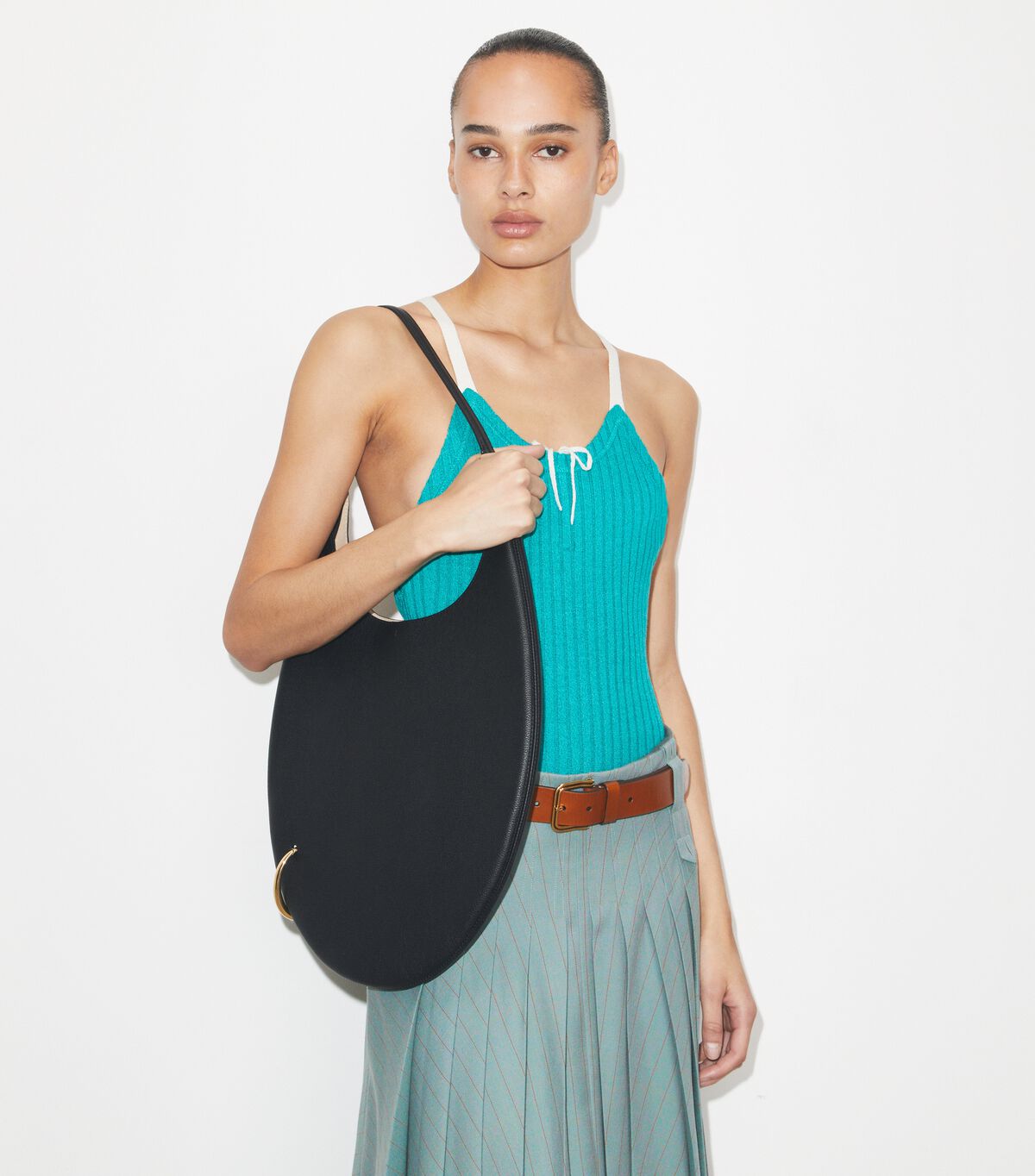 tory burch حقيبة ناعمة مثقوبة