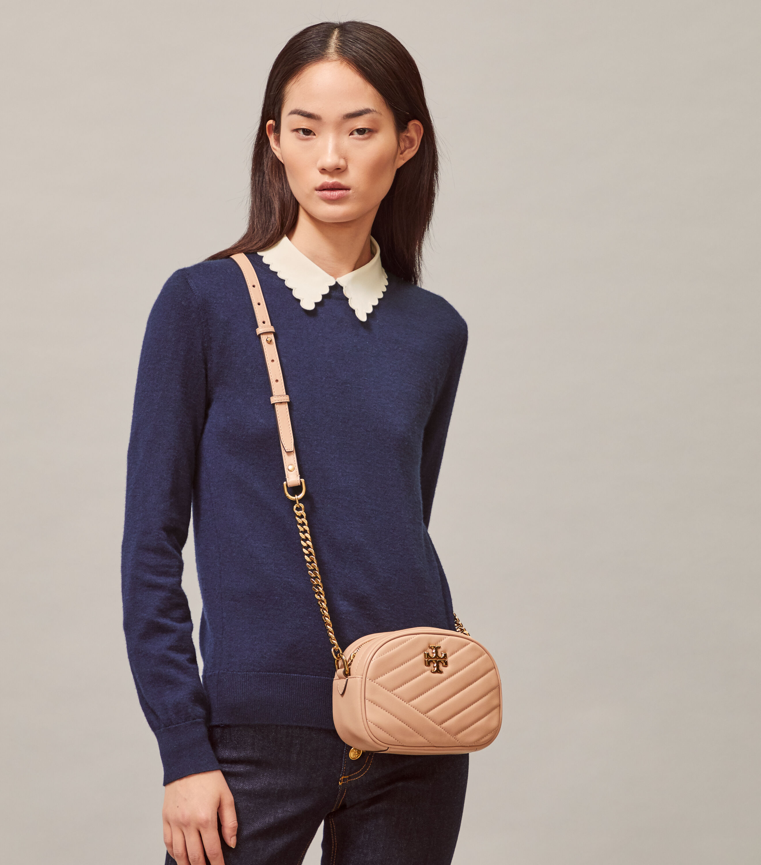 Tory burch kira hot sale chevron camera bag