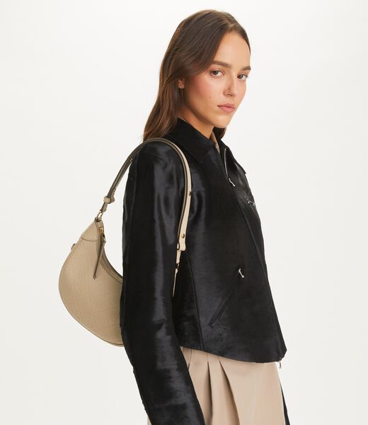 tory burch حقيبة تي مونوغرام هلالية جلدية