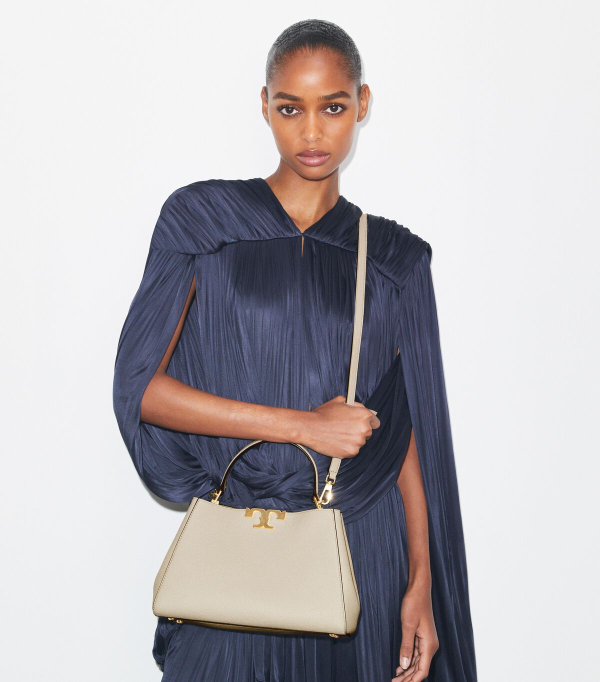 tory burch حقيبة إليانور الناعمة متوسطة الحجم