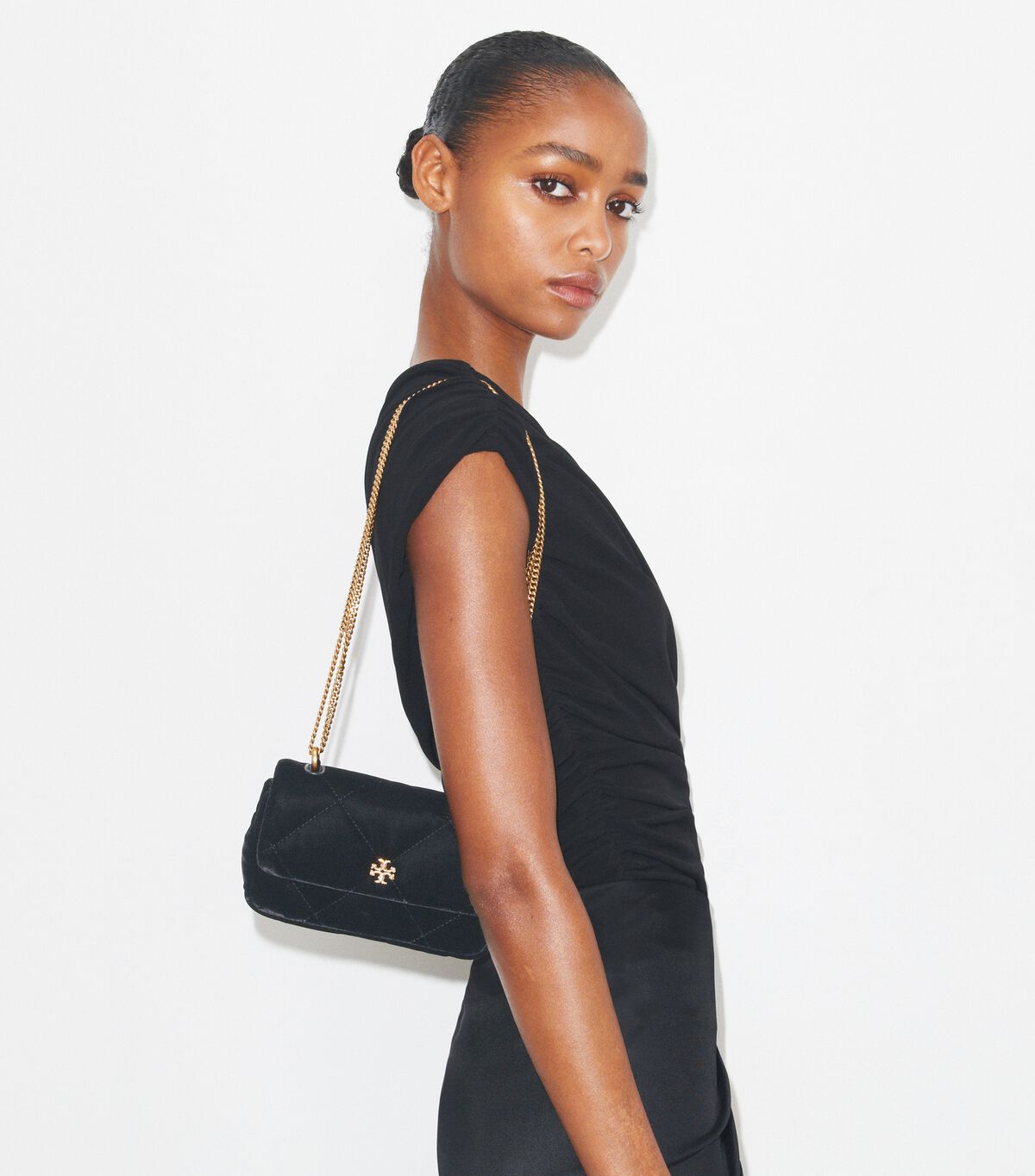 حقيبة ميني كيرا دايموند المخملية المبطنة tory burch حقيبة ميني كيرا دايموند المخملية المبطنة