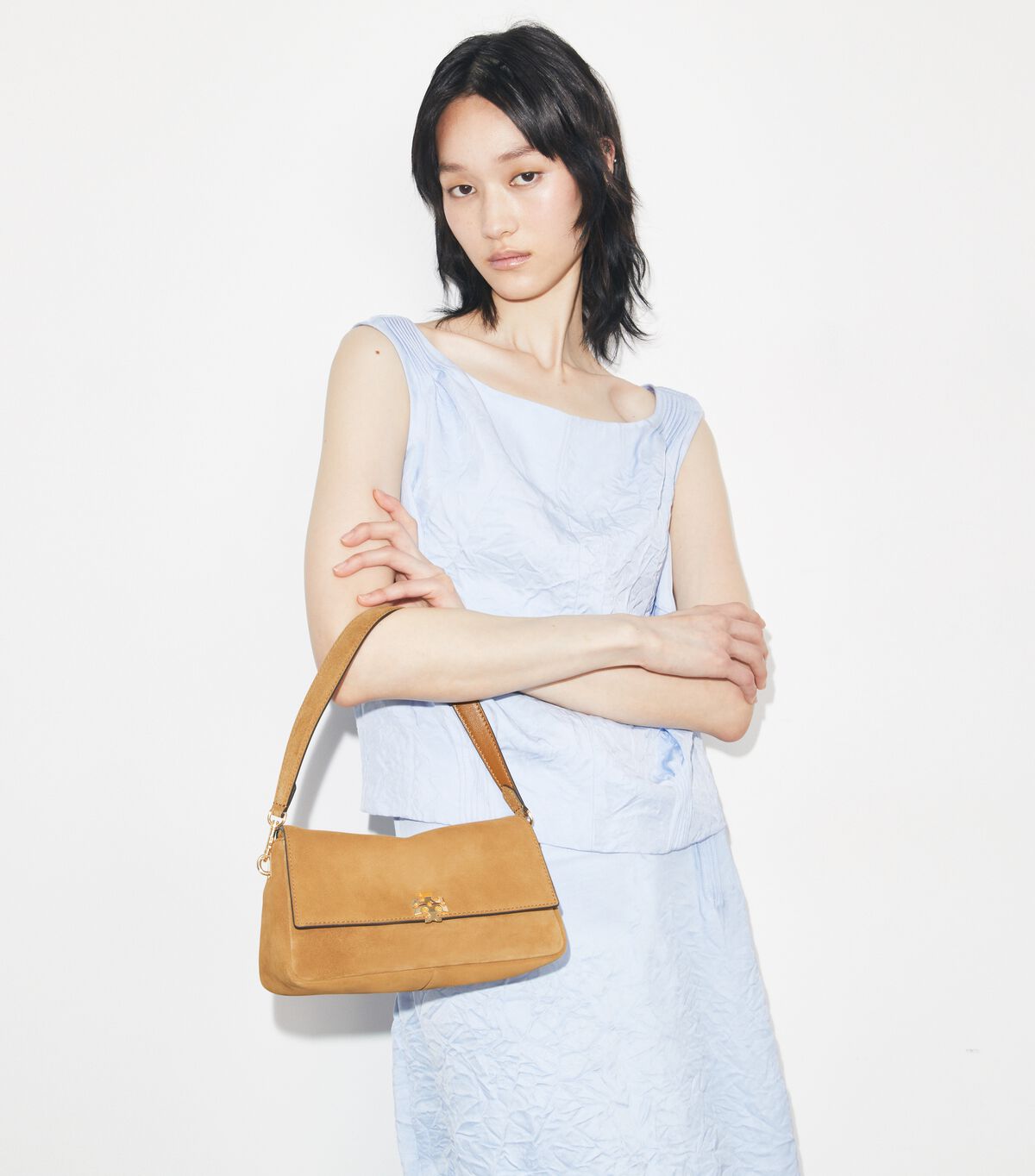 tory burch حقيبة كتف تشارلي صغيرة من جلد الغزال