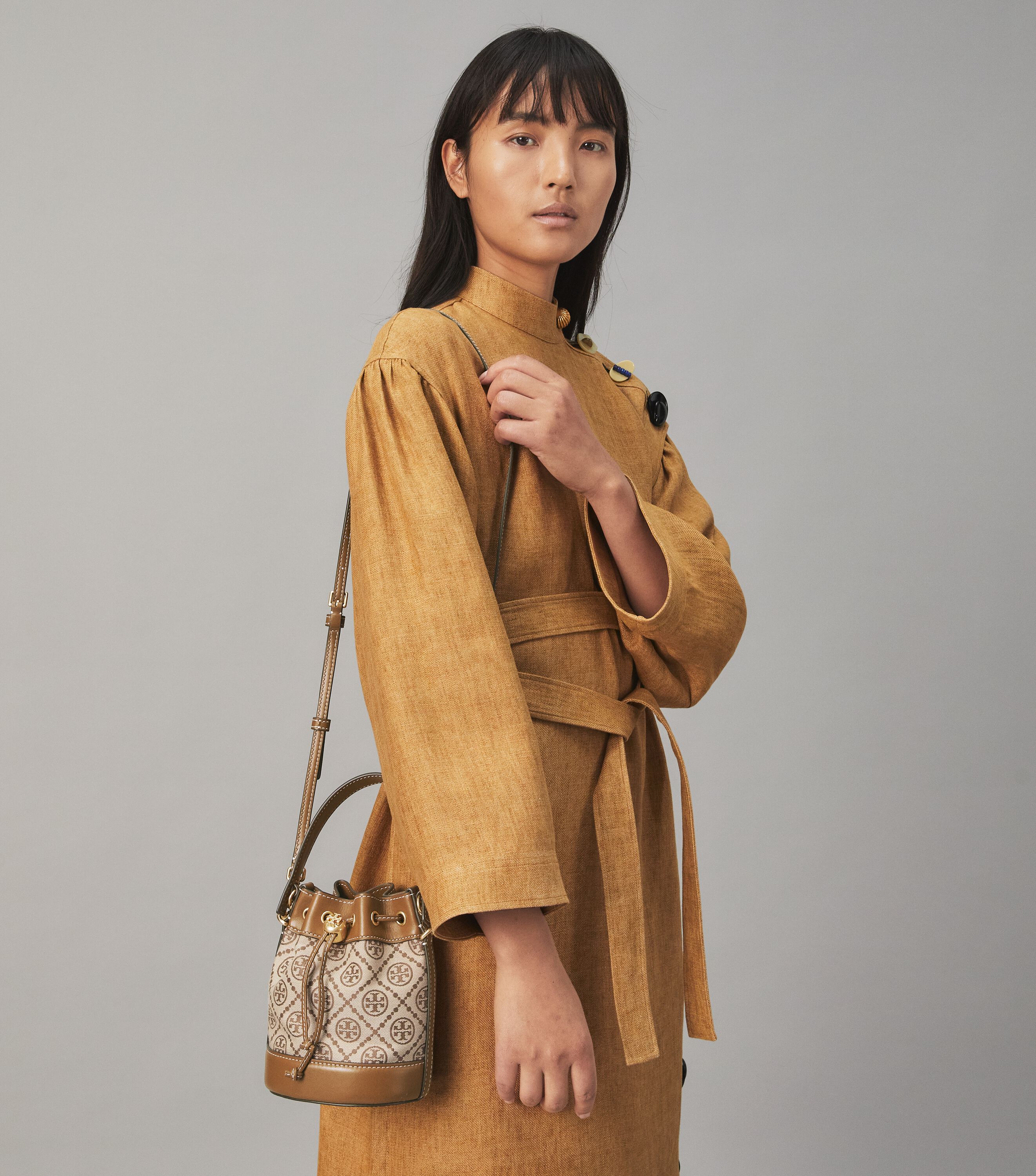 T monogram jacquard top bucket bag