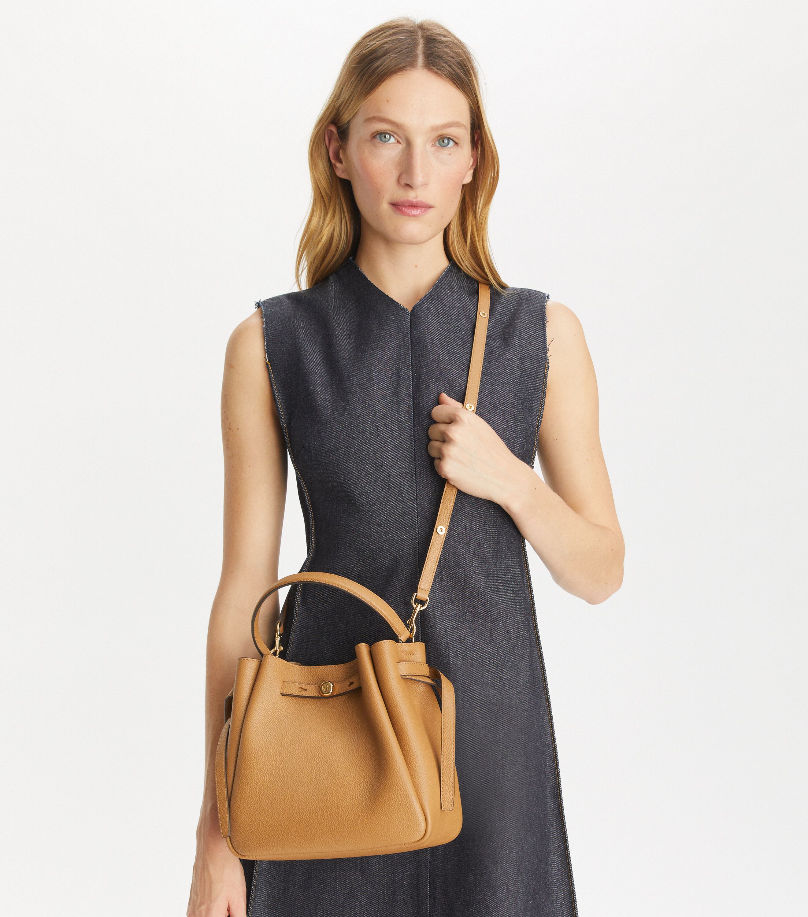 Tory Burch正規品/送料関税込み ROMY Bucket bag Romy Canvas Bucket Bag: Women's Designer Crossbody Bags