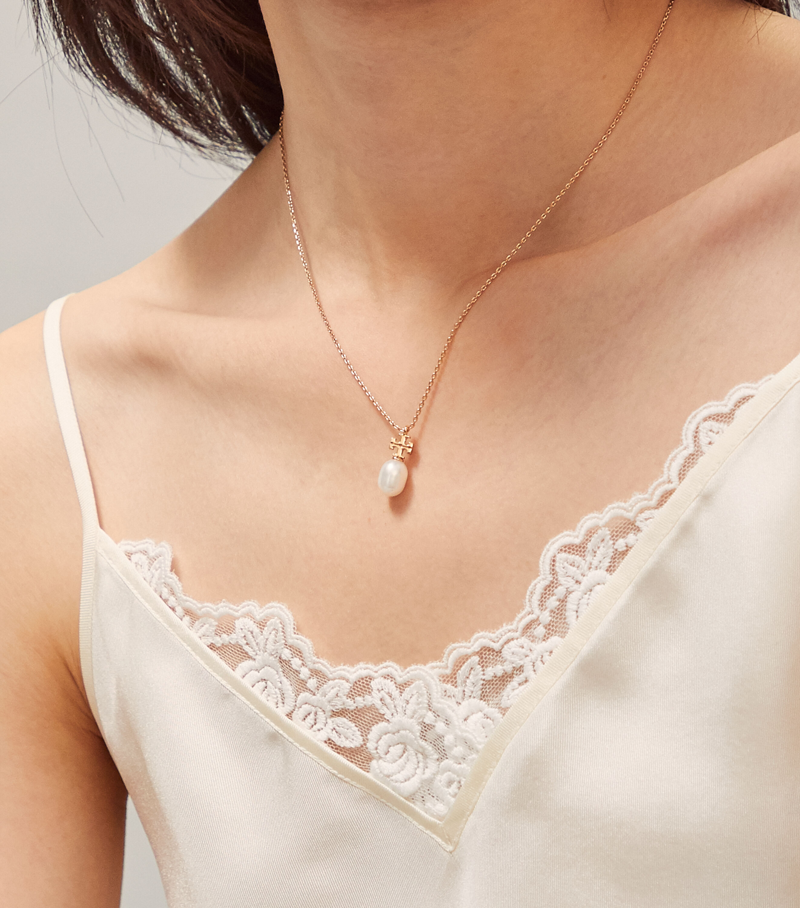 Kira Pearl Pendant Necklace