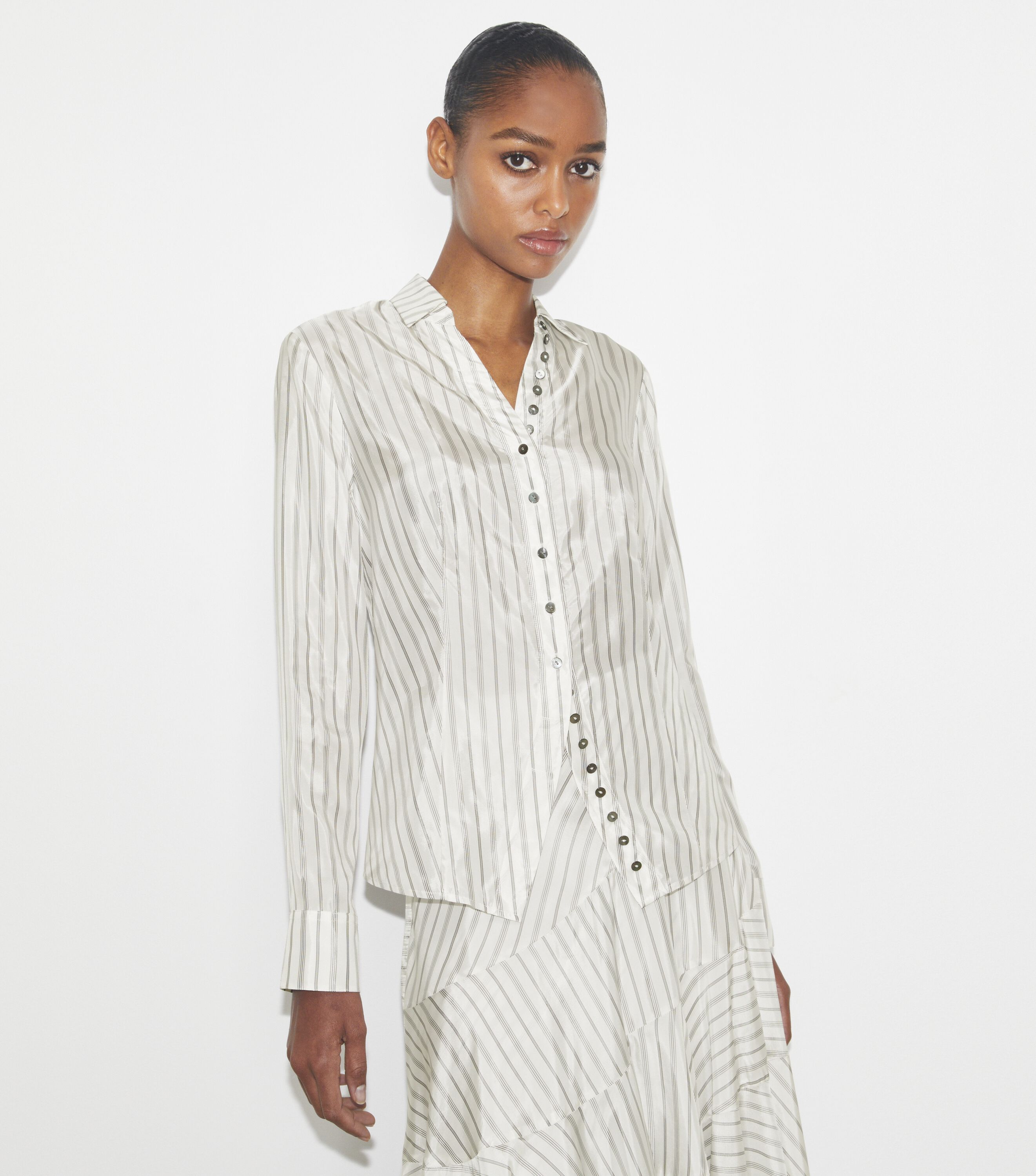 TORY BURCHストライプ七分袖チュニック Cinched Shirt, White/Gray/Black Helios Striped Lining | Tory Burch KSA