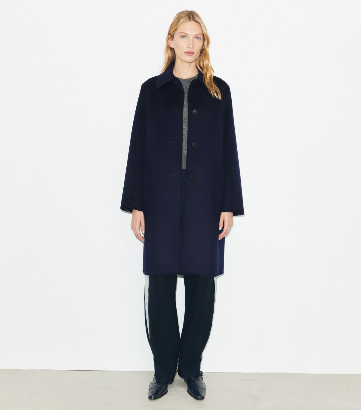 tory burch معطف صوف جاكار بنقشة حرف t