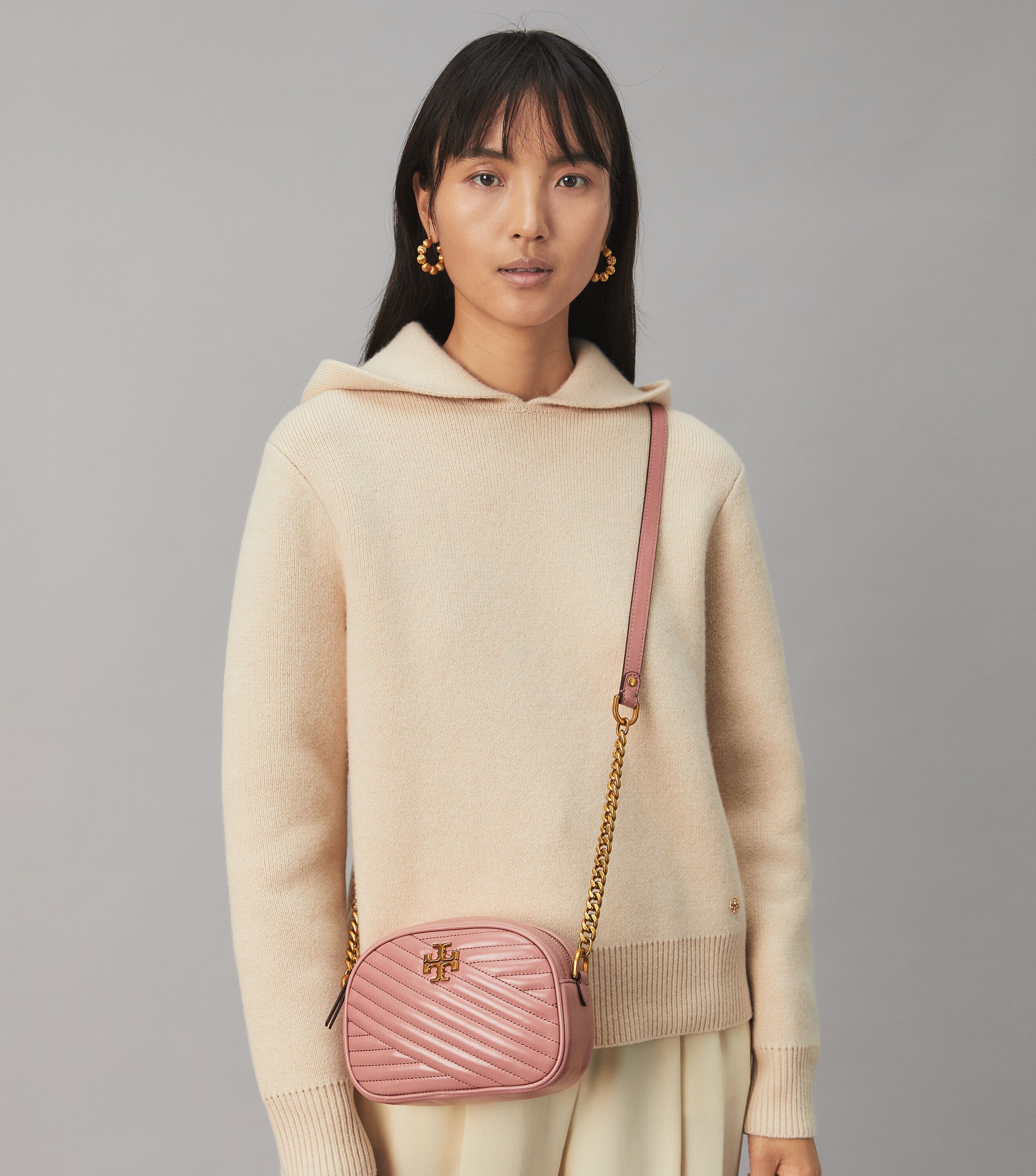 Tory burch 2025 camera bag pink