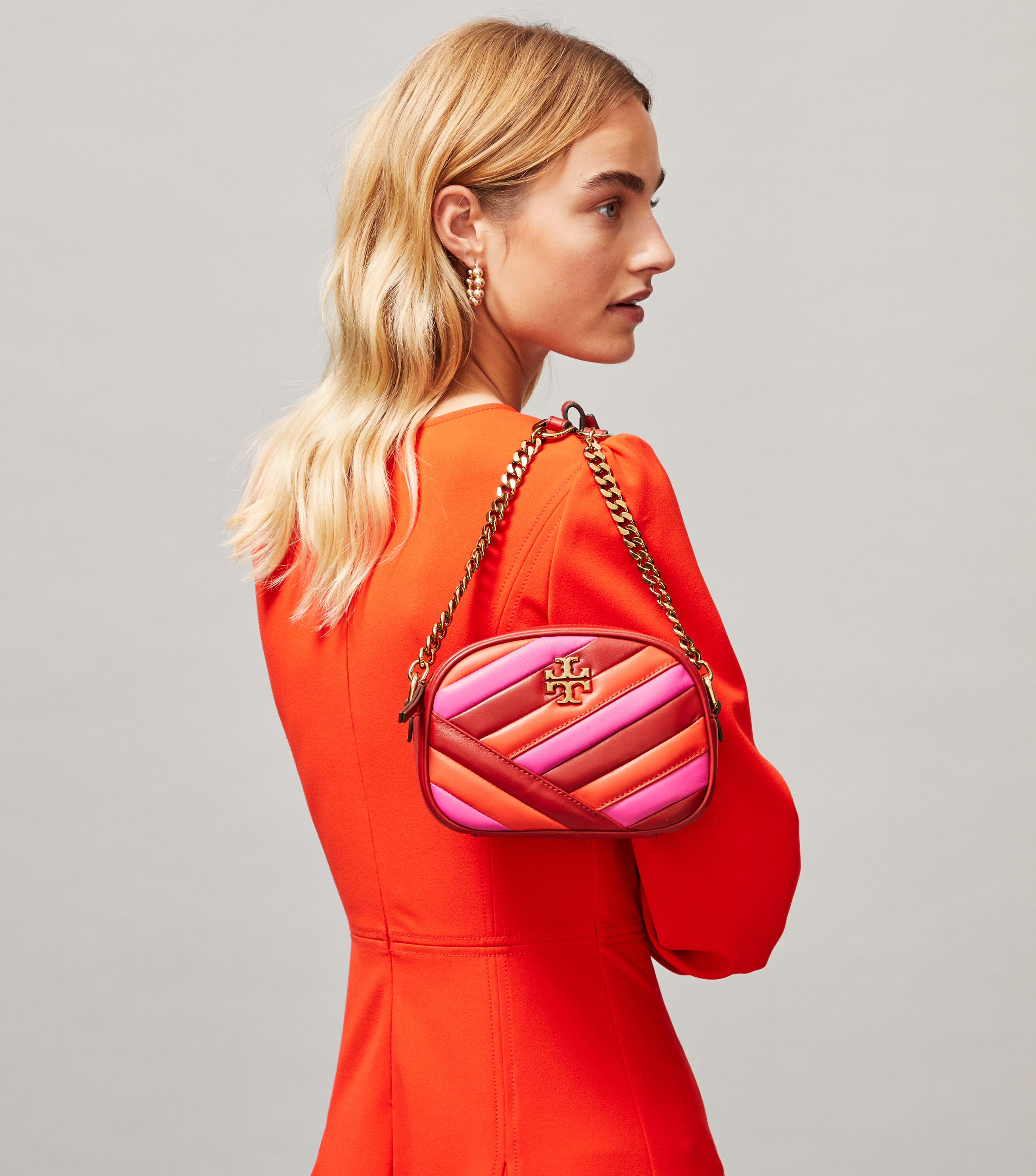 Tory burch kira chevron clutch red apple hot sale