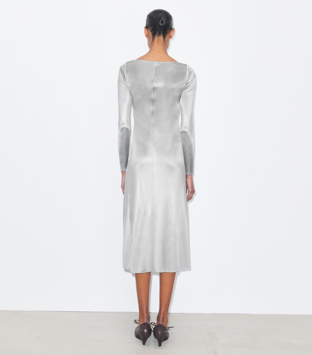 فستان جيرسي مكشكش tory burch فستان جيرسي مكشكش