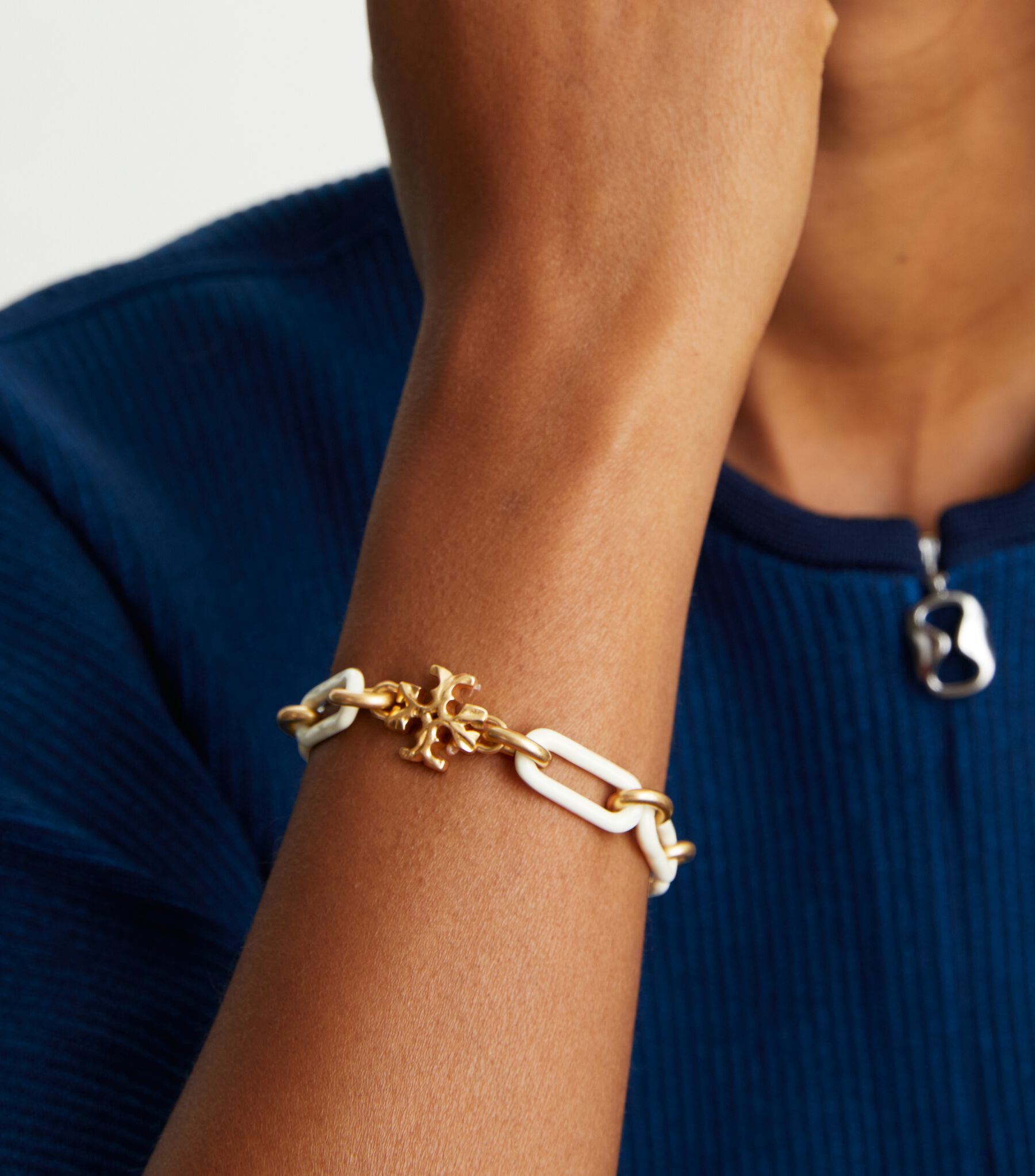 Roxanne Chain Bracelet, Rolled Tory Gold / New Ivory | Tory  display picture 1