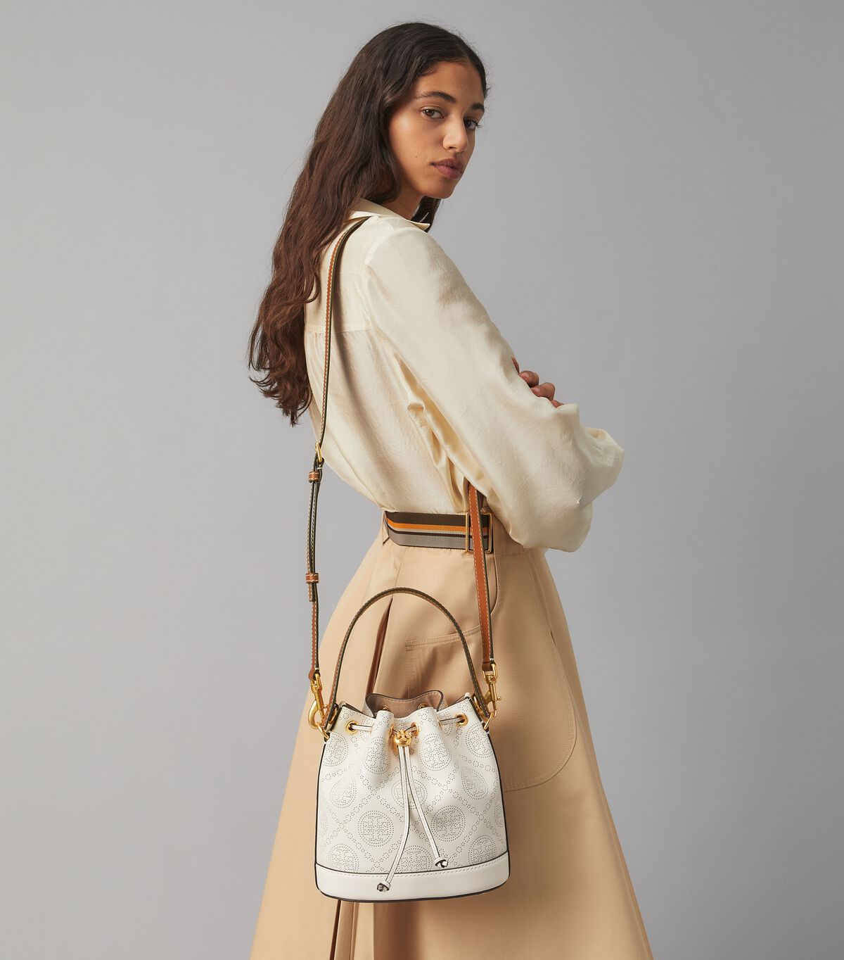 Tory Burch, large White and Brown Leather Bucket Bag