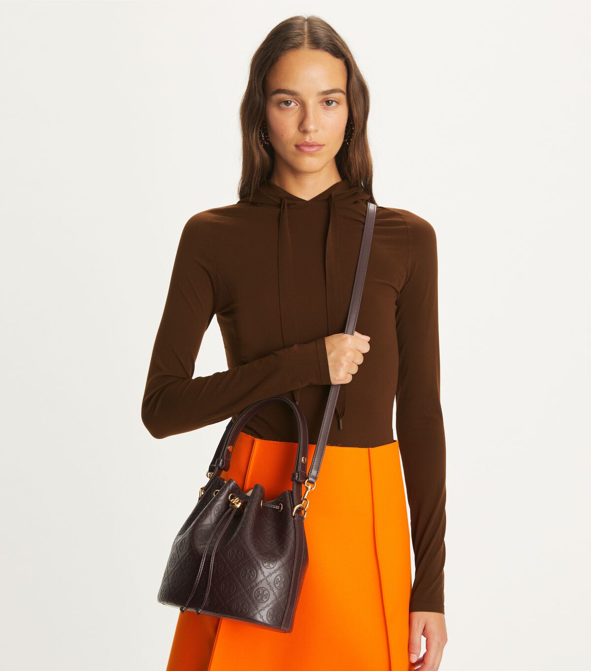tory burch t monogram leather bucket bag