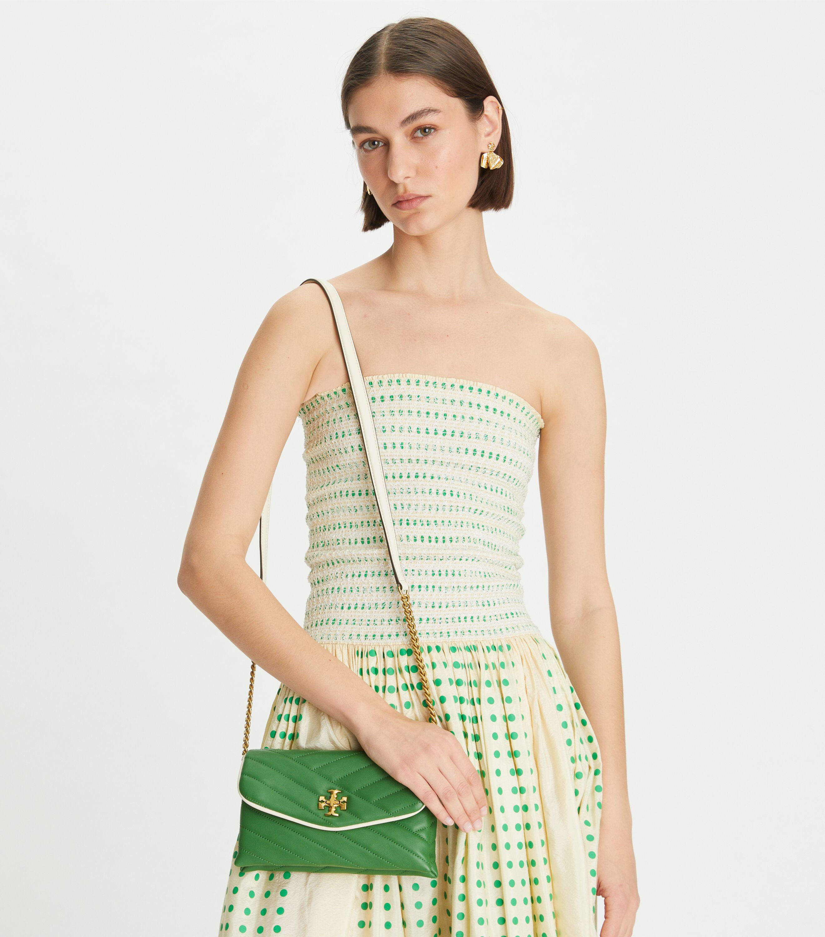 Tory burch kira chevron printed chain wallet deals