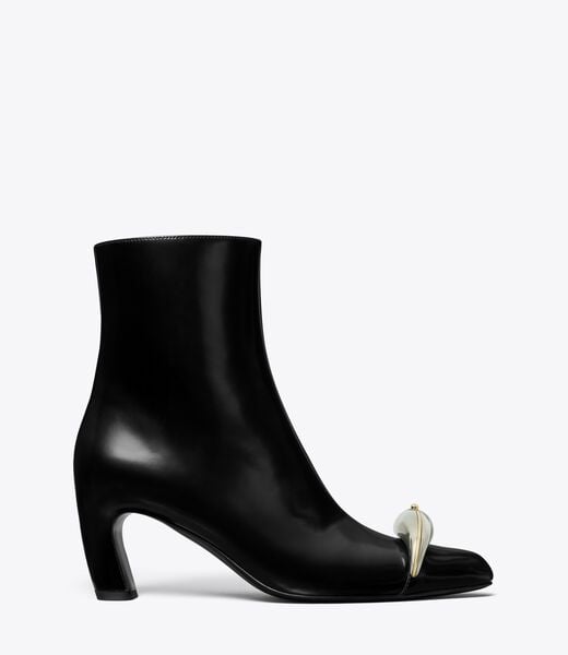 tory burch حذاء الكاحل المثقوب