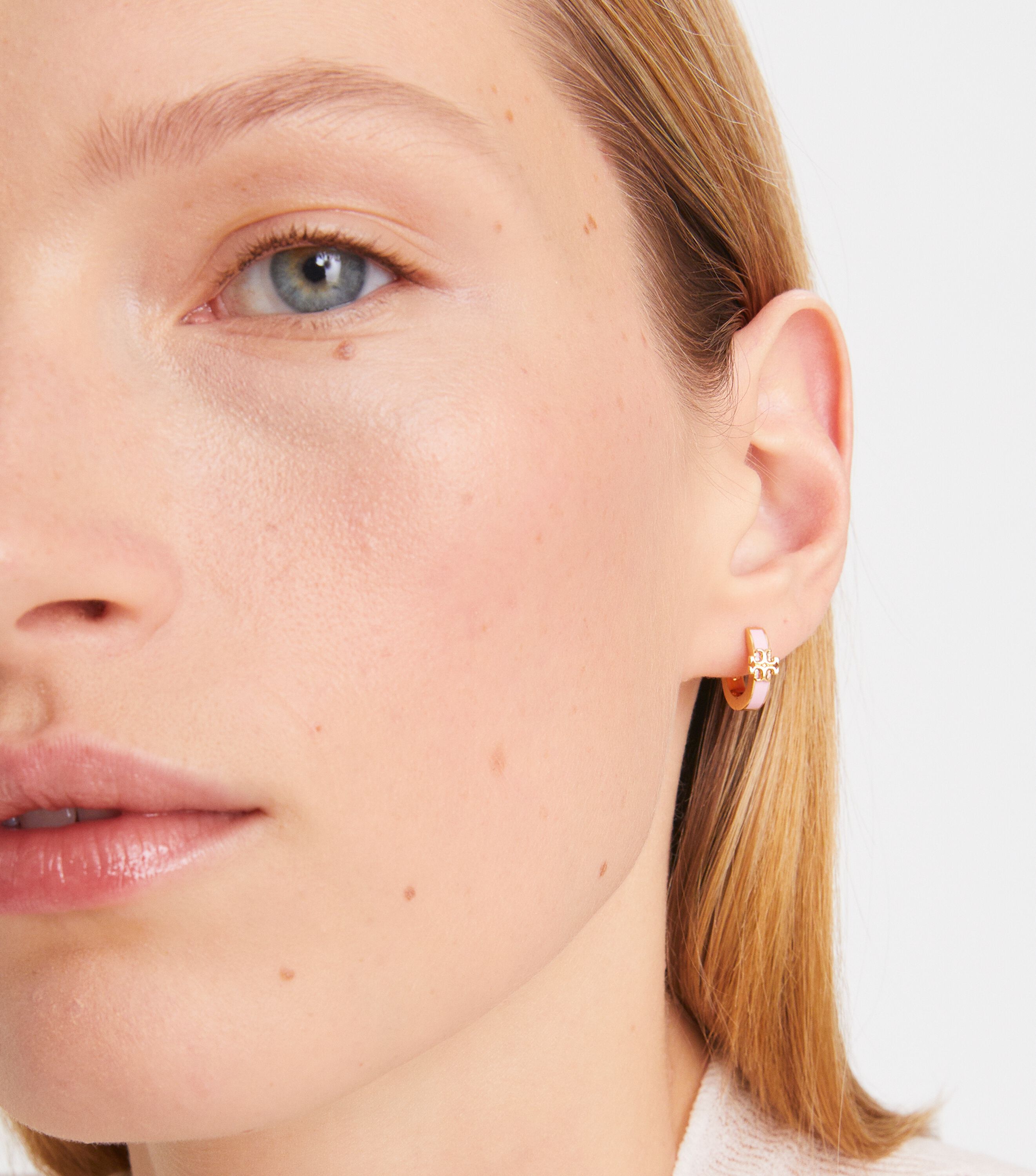 Tory burch huggie hoop earrings top