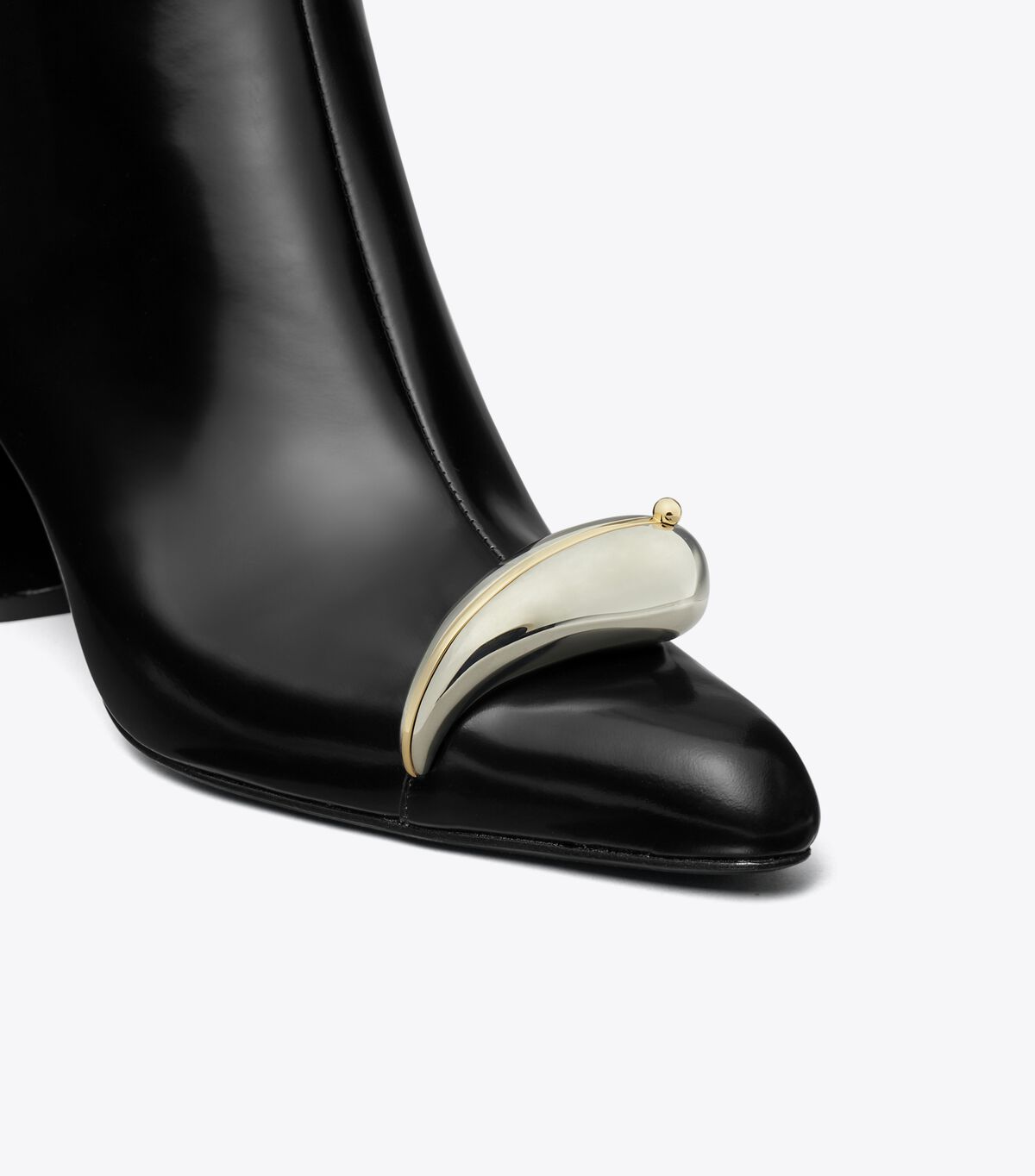 tory burch حذاء الكاحل المثقوب