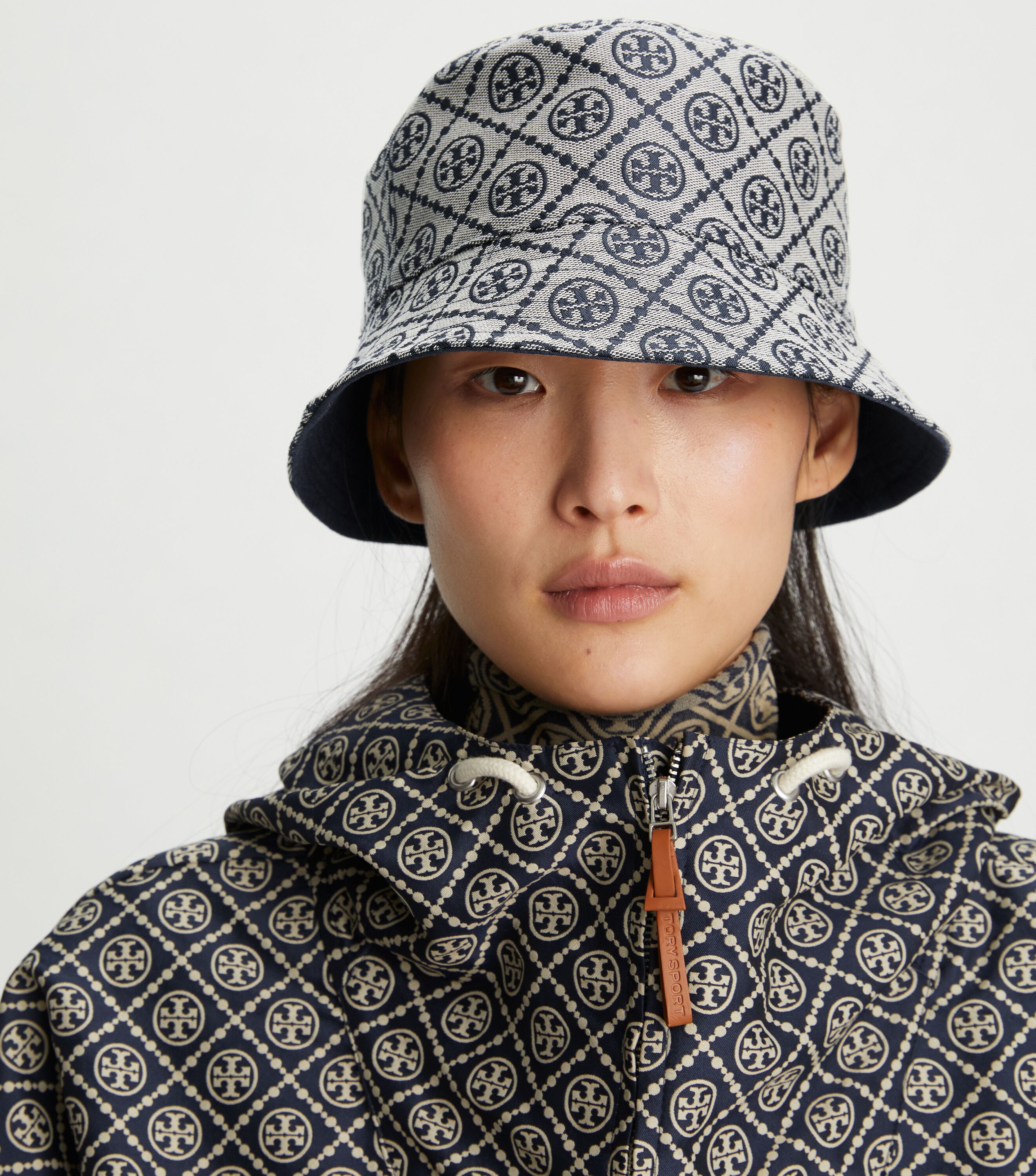 Short brimmed bucket hat sales