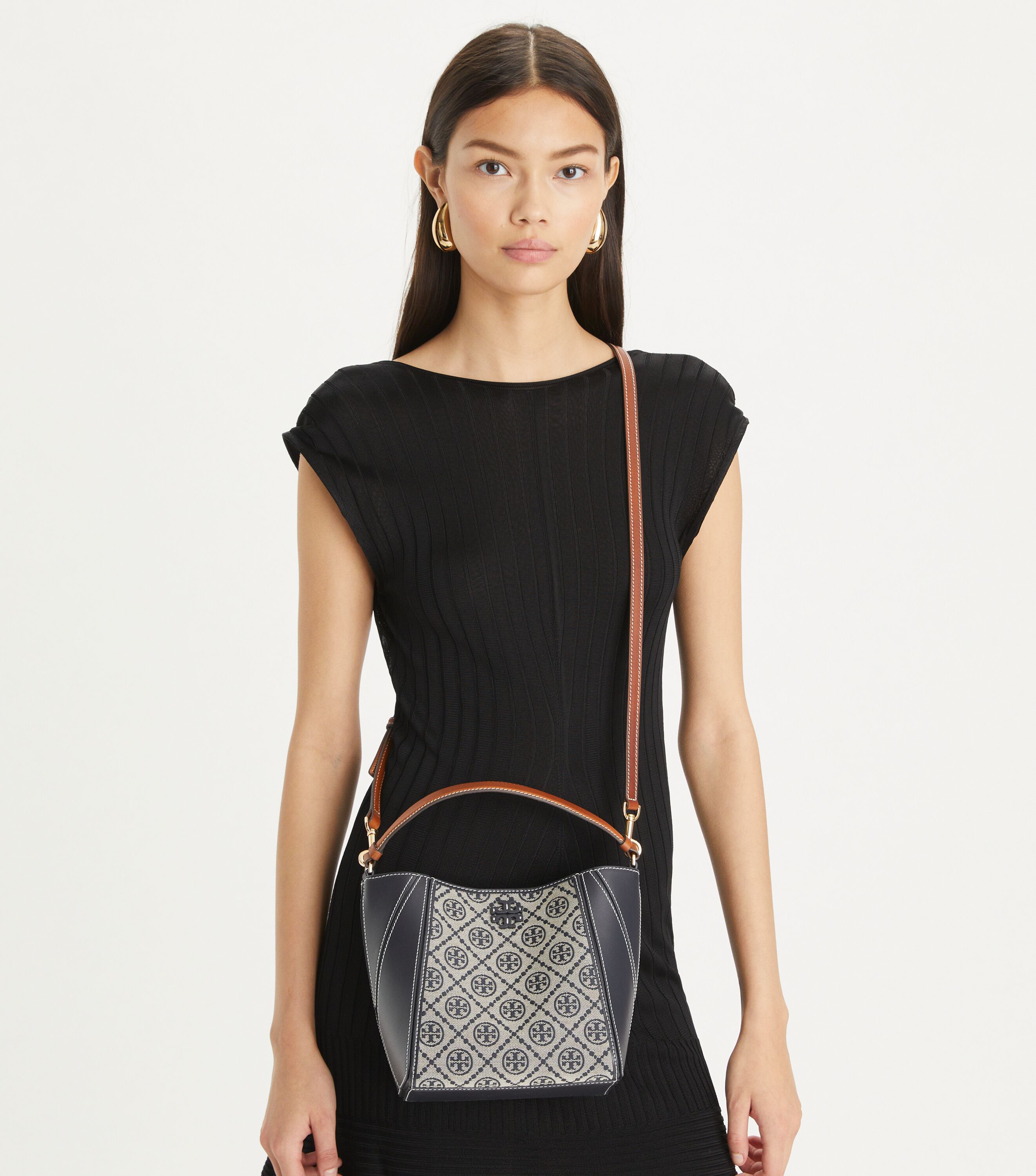 Small T Monogram McGraw Bucket Bag, Tory Navy | Tory Burch KSA