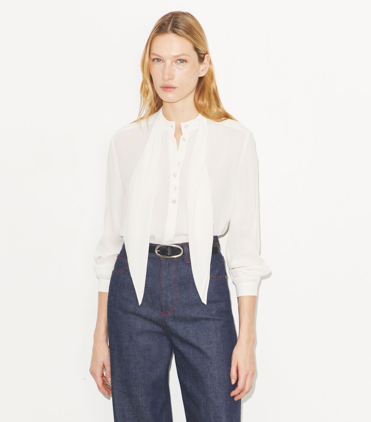 بلوزة جورجيت بفيونكة tory burch بلوزة جورجيت بفيونكة