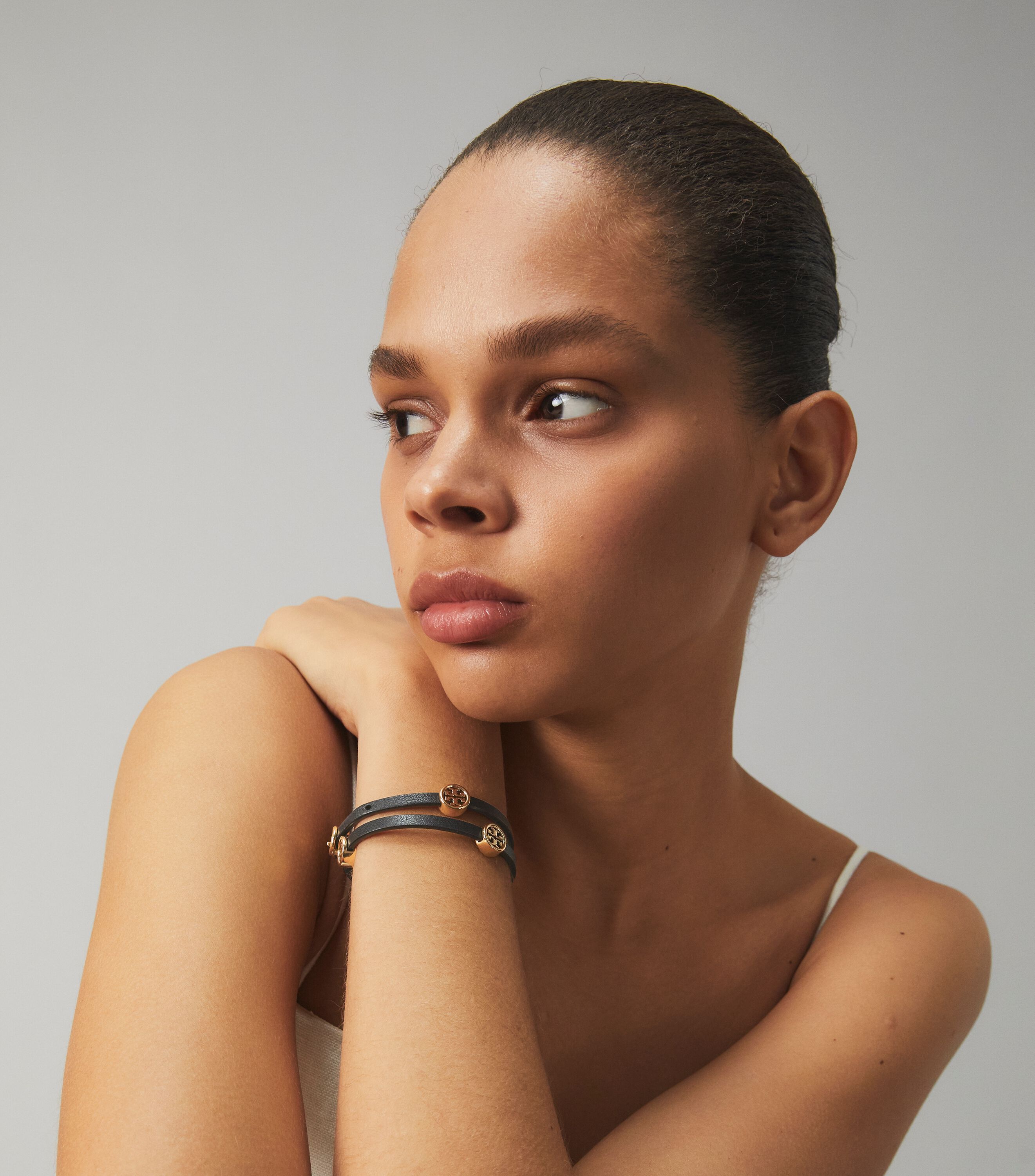 関税送料込 Miller レザーブレスレット Miller Double-Wrap Bracelet, Tory Gold / Black | Tory Burch KSA