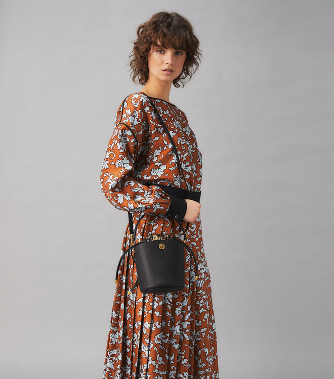 Tory burch robinson bucket bag clearance