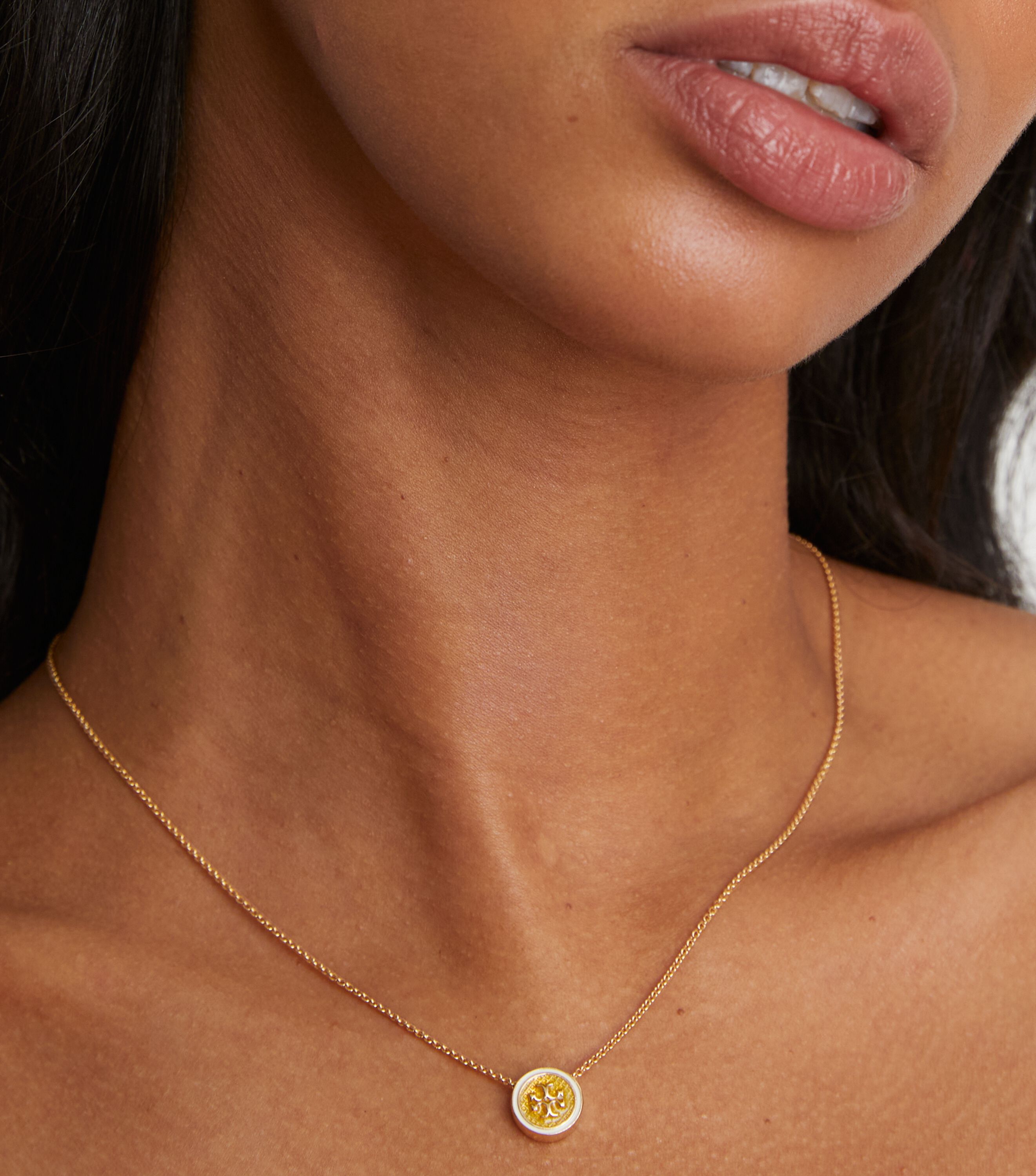 Tory burch kira pendant necklace discount