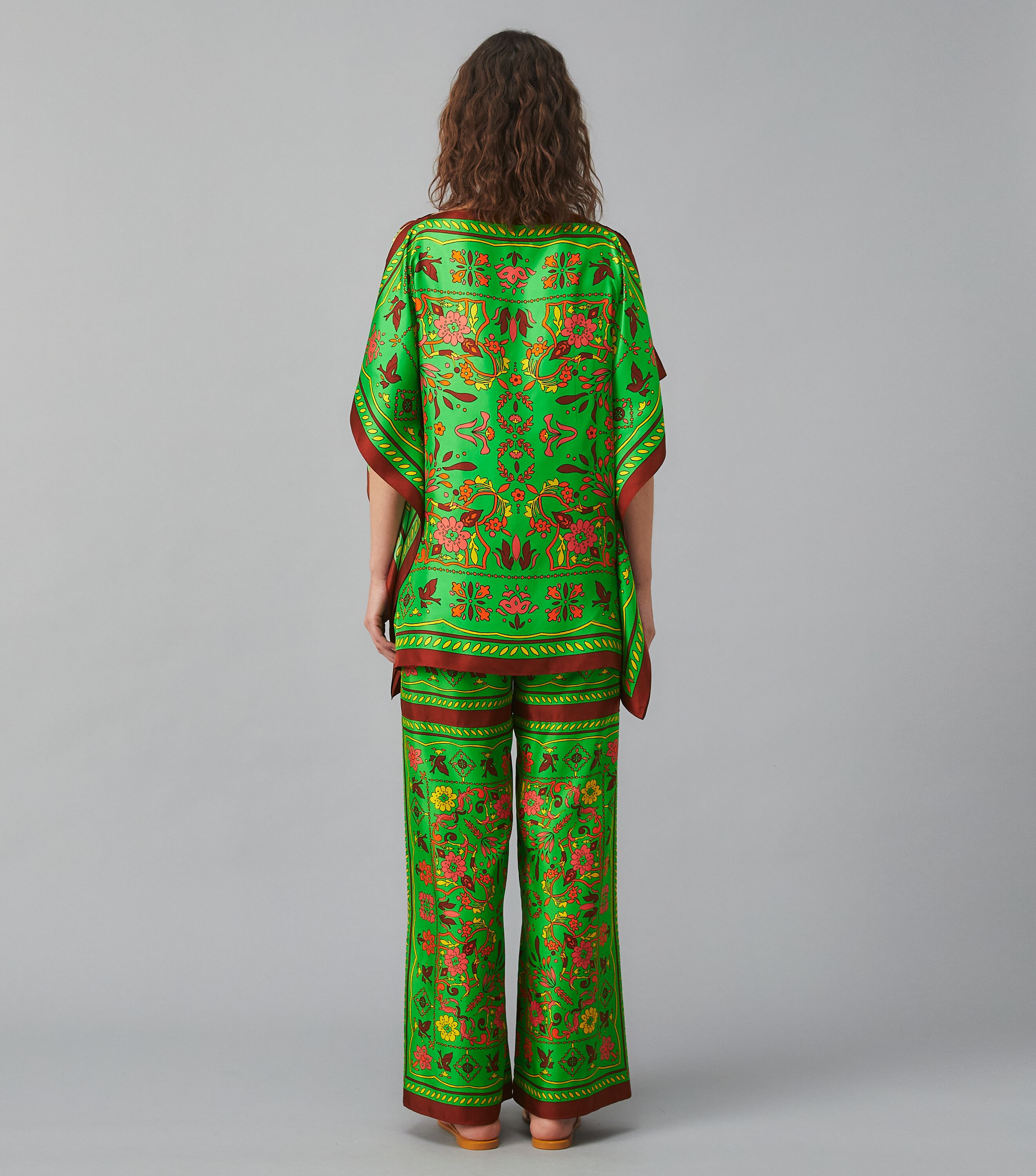 関税.送料込 TORY BURCH シルク柄パンツ ワイドパンツ Silk Scarf Pant, Folk Art Print | Tory Burch KSA