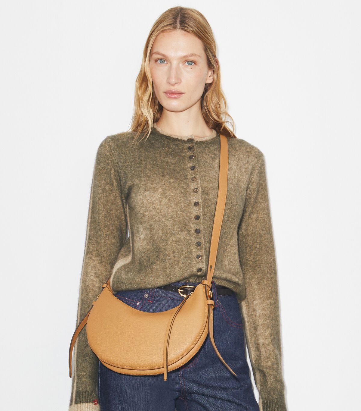 tory burch حقيبة رومي نصف القمر