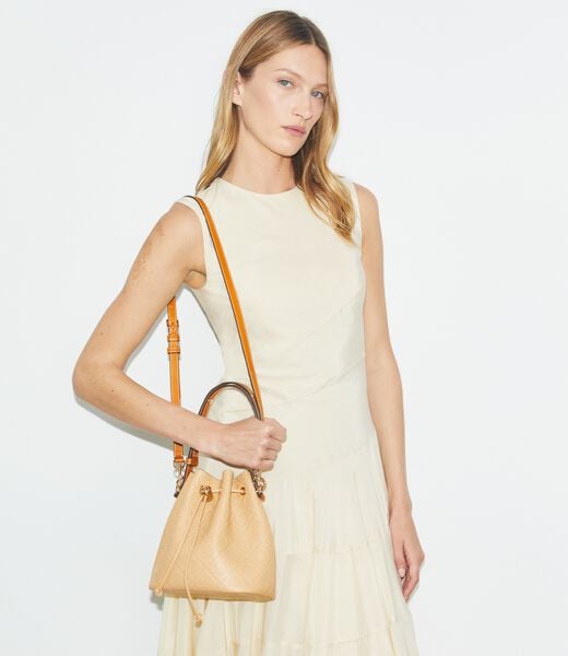 tory burch حقيبة دلو بشعار t مونوغرام منقوش