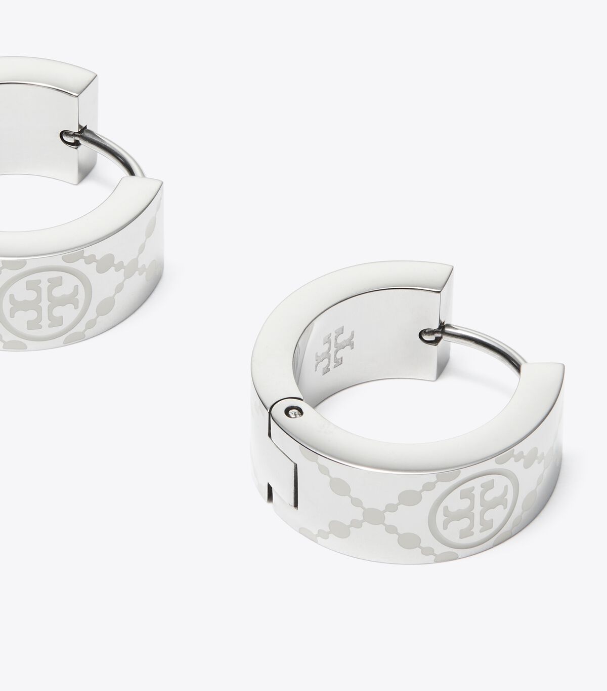 tory burch قرط حلقي صغير مونوغرام  t