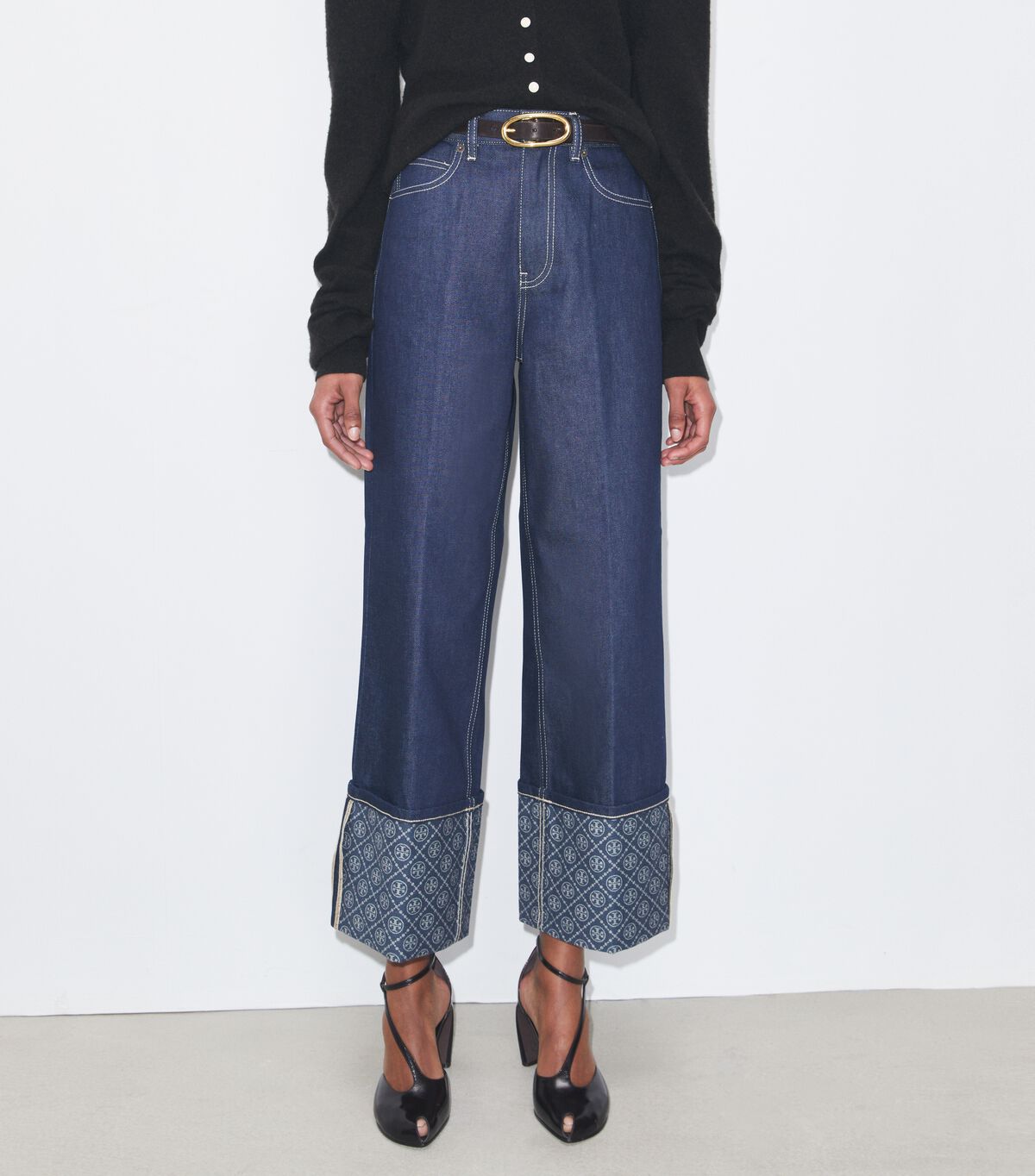 بنطال جينز مستقيم الساقين بأكمام متباينة tory burch بنطال جينز مستقيم الساقين بأكمام متباينة