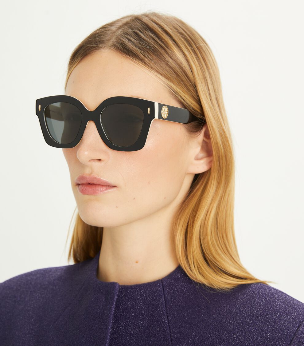 TORY BURCH MILLER PUSHED SQUARE
SUNGLASSES
Color Black/Ivory/Dark Grey Miller Pushed Square Sunglasses, Black/Ivory/Dark Grey  main image 2