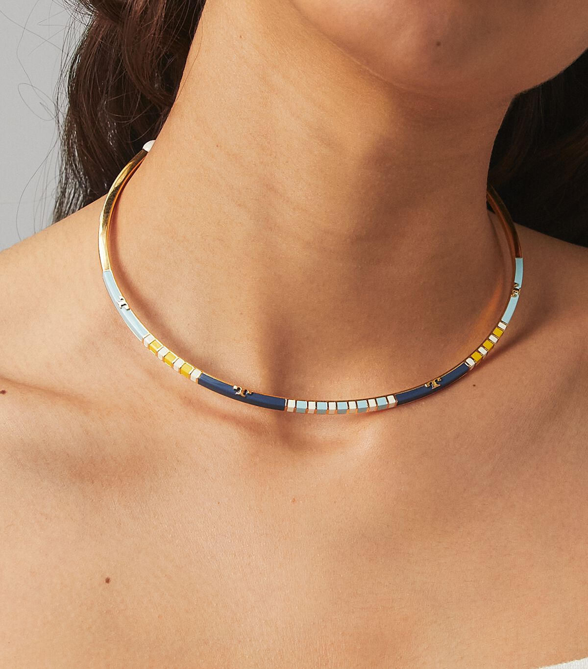 tory burch serif t enamel striped collar necklace