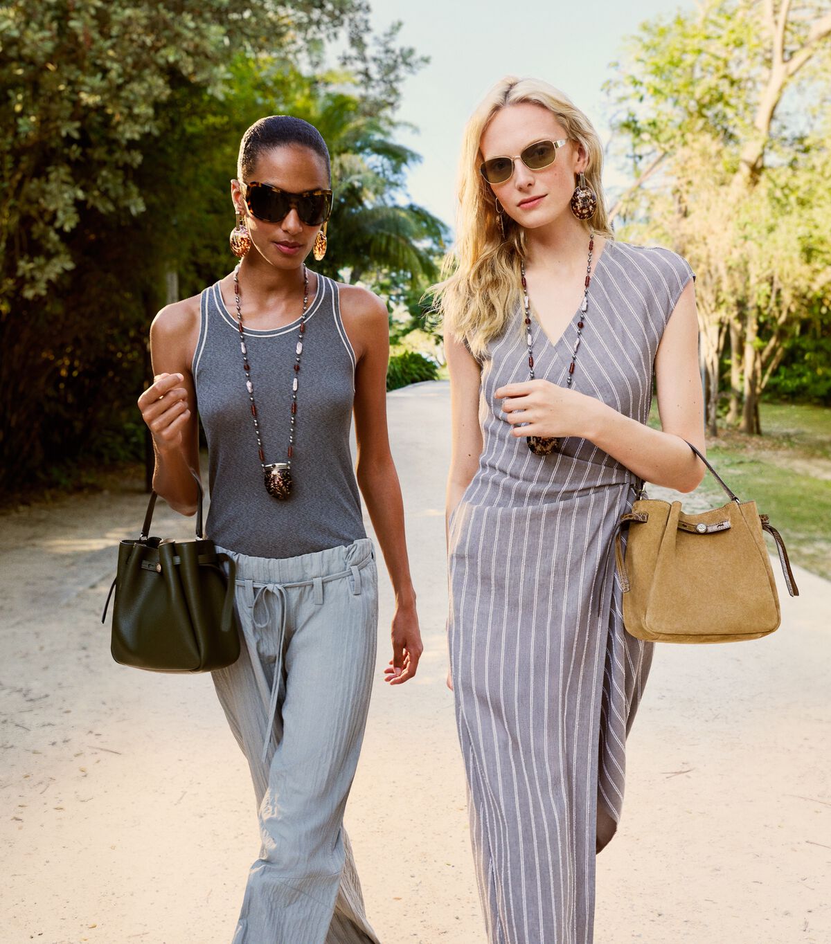 tory burch حقيبة دلو رومي